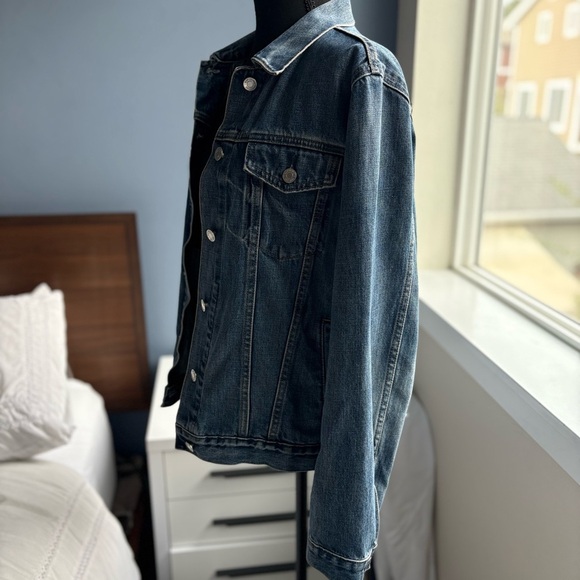GAP Classic Medium Wash Denim Jacket w 6 Pockets - Picture 5 of 17